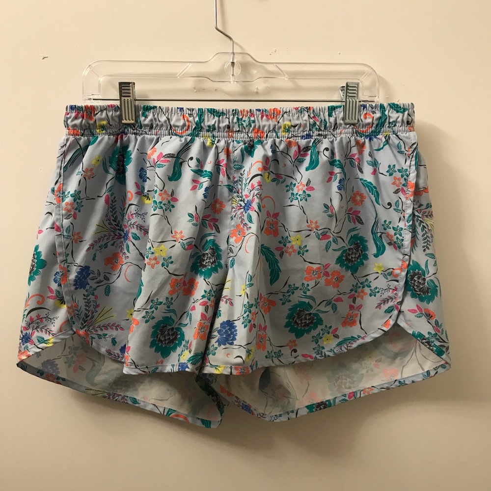 Old Navy Active Women’s shorts; Size L